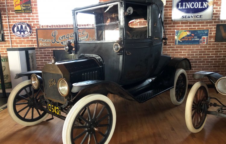 1915 Model T Couplet