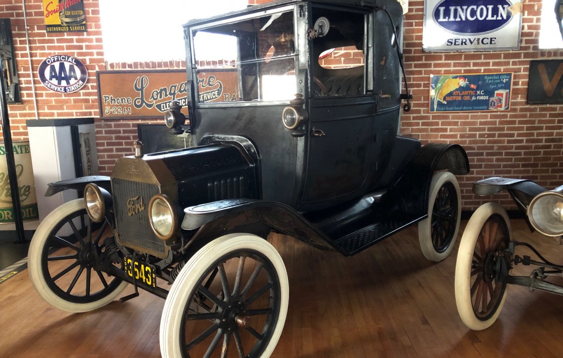 1915 Model T Couplet